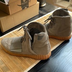 Adidas Yeezy 750 - Light Grey Glow in the dark